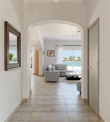 Villa White With Open Lagoon View Hurghada