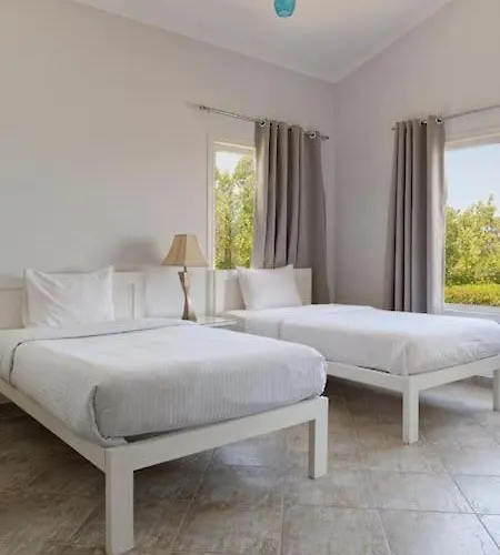 Villa White With Open Lagoon View